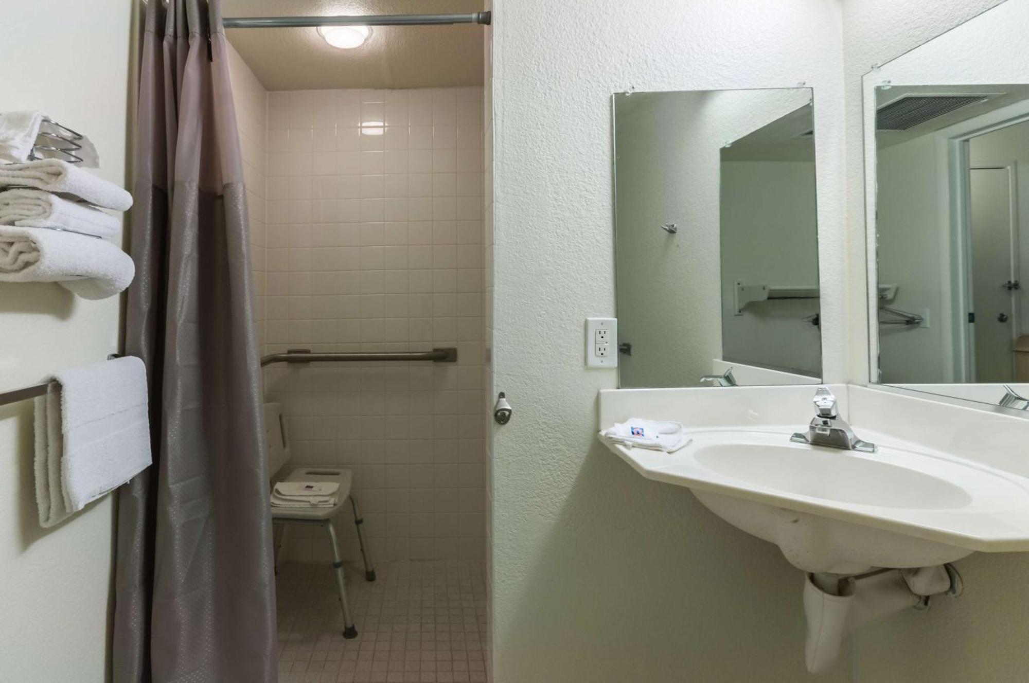 Deluxe King Room,848468531:JPEG